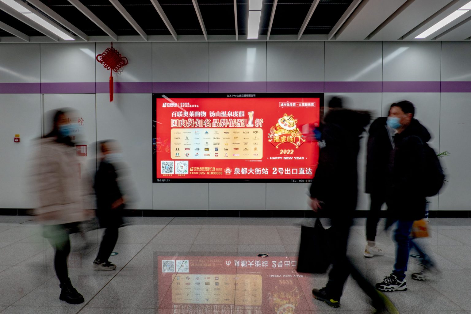 南京S6号线一层进出站灯箱广告